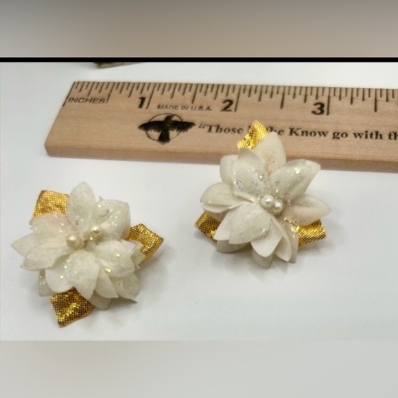 Avon Vintage White and Gold Flower Earrings Post - Picture 5 of 10